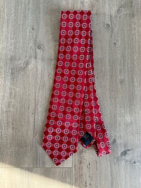 Hart Schaffner Marx Red Blue Geometric Woven 100% Silk Tie
